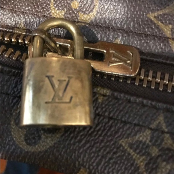 Authentic Vintage LV suitcase. SOLD - Picture 5 of 8
